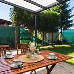 Apartmán With Garden And Parking *