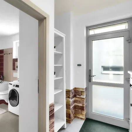 With Garden And Parking ストゥパヴァ