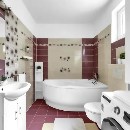 アパート With Garden And Parking