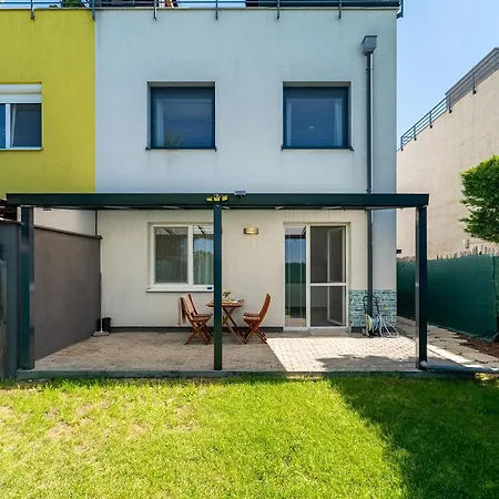 With Garden And Parking ストゥパヴァ