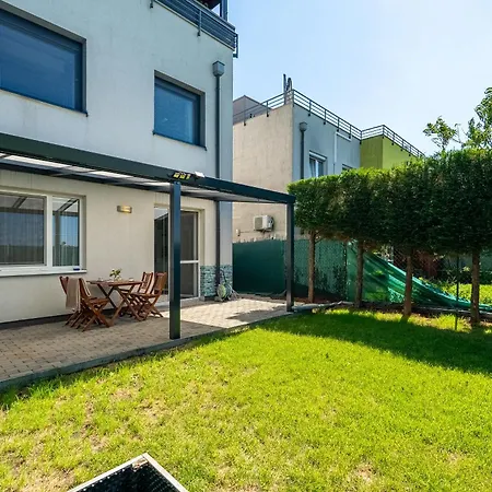 With Garden And Parking Appartement Stupava