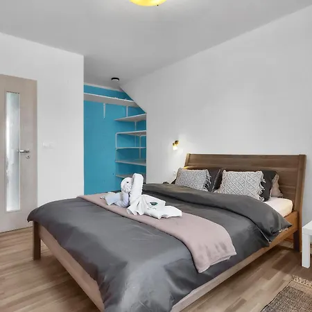 アパート With Garden And Parking ストゥパヴァ