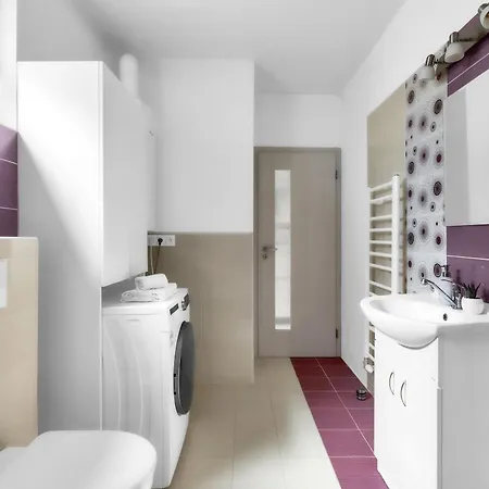 アパート With Garden And Parking *