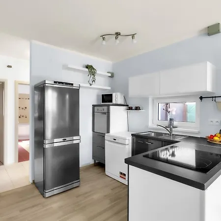 アパート With Garden And Parking *