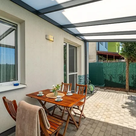 アパート With Garden And Parking ストゥパヴァ