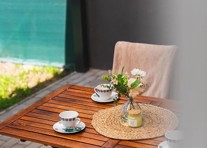 Apartment With Garden And Parking *