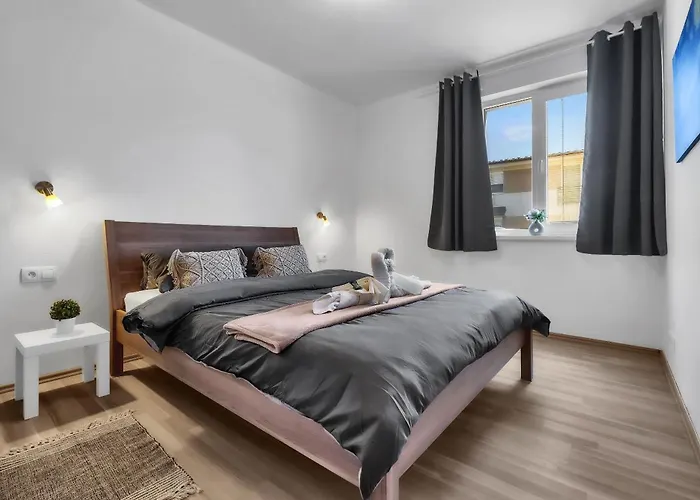 Apartment With Garden And Parking