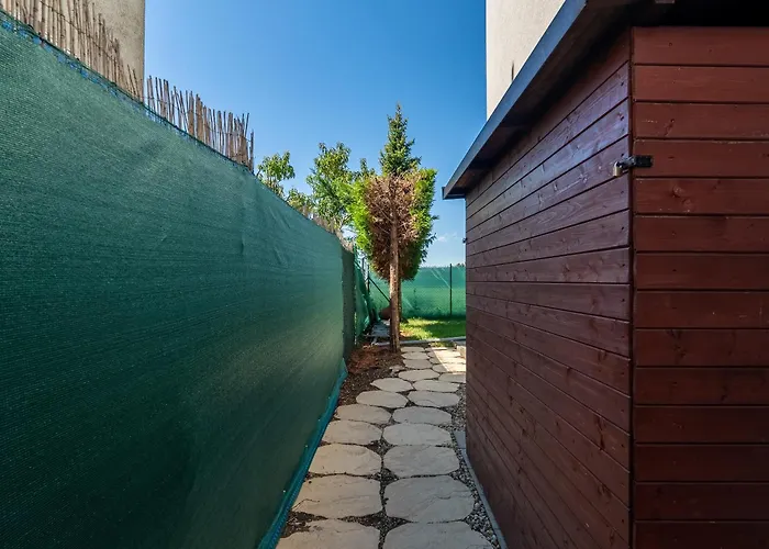 With Garden And Parking *