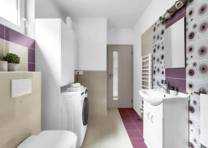 Apartment With Garden And Parking *