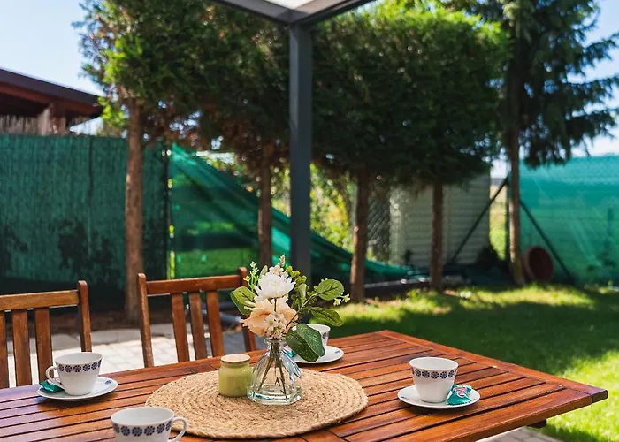 Apartment With Garden And Parking *